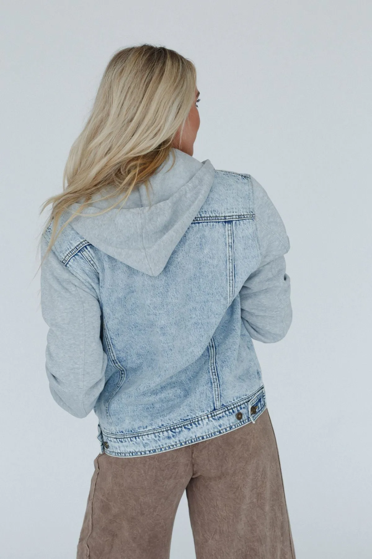 The Nest My Boyfriends Denim Jacket - Blue Light Wash