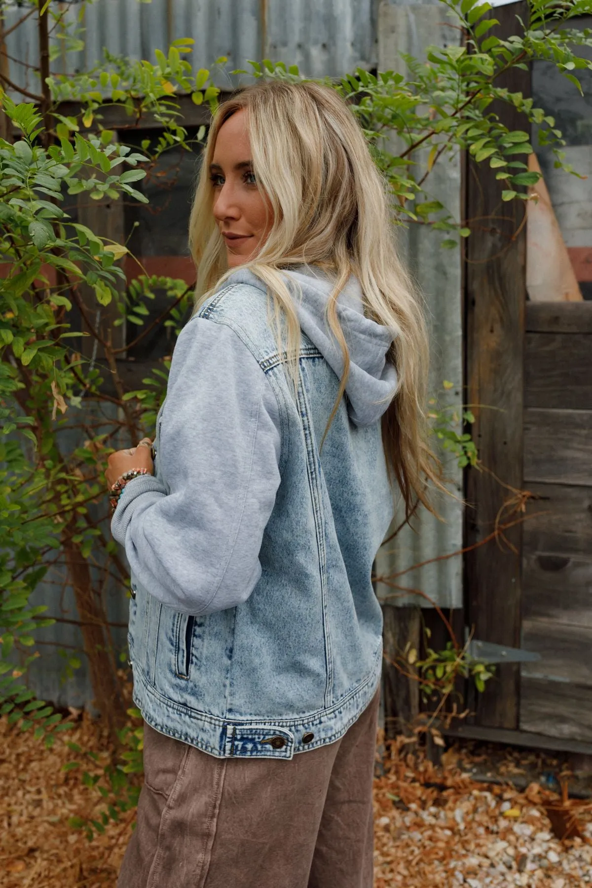 The Nest My Boyfriends Denim Jacket - Blue Light Wash